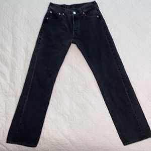 Black Levi’s 501 button fly size 29x32 (marked 30x32)